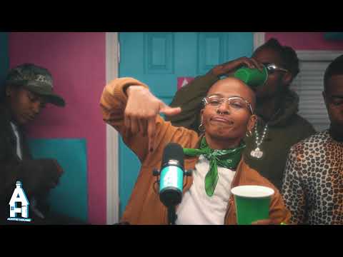 Detroit Ché performs "SUPER CHÉ" at Auntie House