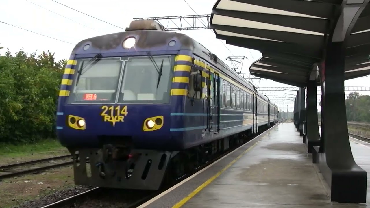 Электропоезд ЭР2-802/821 нa ст. Кейла / ER2-802/821 EMU at Keila station