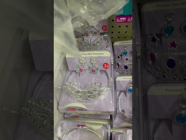 Vídeo relacionado con DRESHOW Corona y Fajín de Cumpleaños para Mujer Fajín de Cumpleaños para Niña y Tiara de Strass Set Decoraciones de Cumpleaños Accesorios para el Pelo Fajín de Purpurina para Fiesta