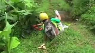 preview picture of video 'Railway Cycle Club RCC DOWNHILL MTB FUNNY ACCIDENT.flv'