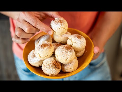 Soft cinnamon cookies (Montecados)