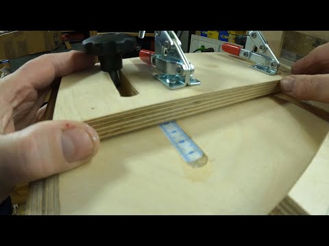 Dübellöcher für Domino fräsen.