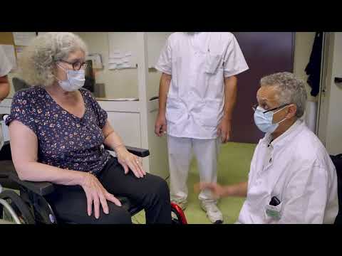 Un an après son coma, elle fait ses premiers pas - 4/5