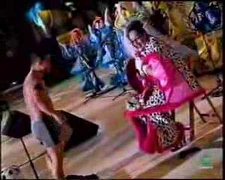 MURGA LAS LADY'S CHANCLETAS 2002-UN TÍO DE BANDERA