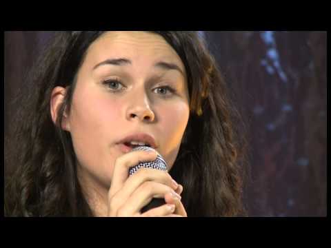 Melodie Sarbatoarea nu-i departe - NAOMI  BAHNARU  &  MARCELLE  POATY-SOUAMI