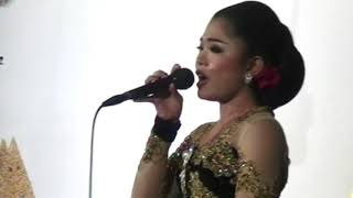 Download lagu Gumantung Roso - Elis ft Puri Ratna - New Kusuma Wardhani mp3