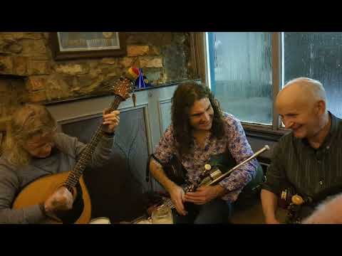 Irish trad music 🎵🎶 trio - Mickey Dunne, Blackie O'Connell and Cyril O'Donoghue performing at Ennis.