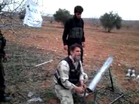 تجهيز صاروخ محلي الصنع لصدر رتل لقوات النظام قادمة على مدينة مورك في ريف حماة