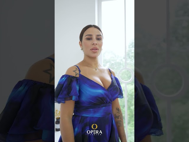 فستان طويل مشجر اكمام قصيره قصه الفستان من الصدر مائل على طبقات قماش طويل من الخلف