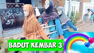 Download lagu ONDEL ONDEL BETAWI BERUBAH JADI BADUT KEMBAR 3 BERJILBAB JOGET LUCU mp3
