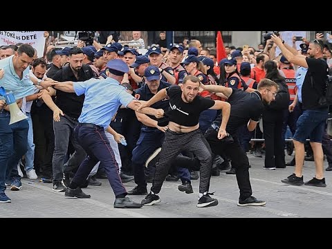 Albania, terzo giorno di proteste contro il resort legato alla famiglia Trump