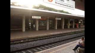 preview picture of video 'Annunci alla Stazione di Orte, importante nodo ferroviario, con plinplon Piona'