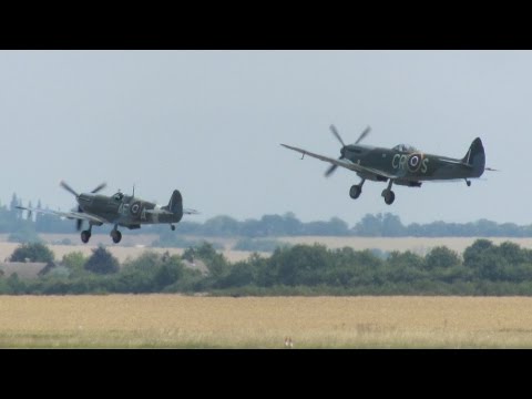 8 Minutes of Intense Spitfire Action! - Flying Legends 2014