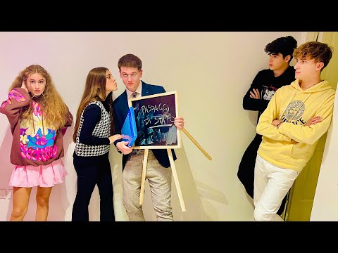 IL PROFESSORE SI E' INNAMORATO DELLA MIA AMICA - AMICI vs NEMICI - by Charlotte M.