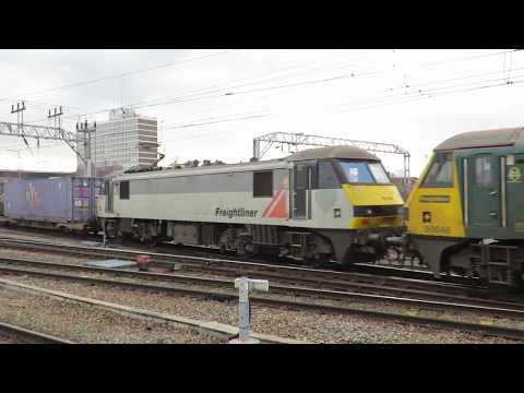 Class 90046 & 90047 - Freightliner - At Speed - Crewe - 14.01.2019