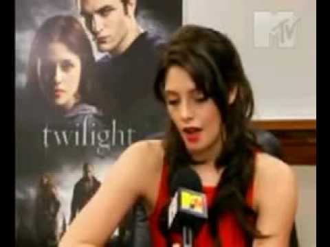 download lagu mp3 mp4 Ashley Greene New Moon, download lagu Ashley Greene New Moon gratis, unduh video klip Ashley Greene New Moon