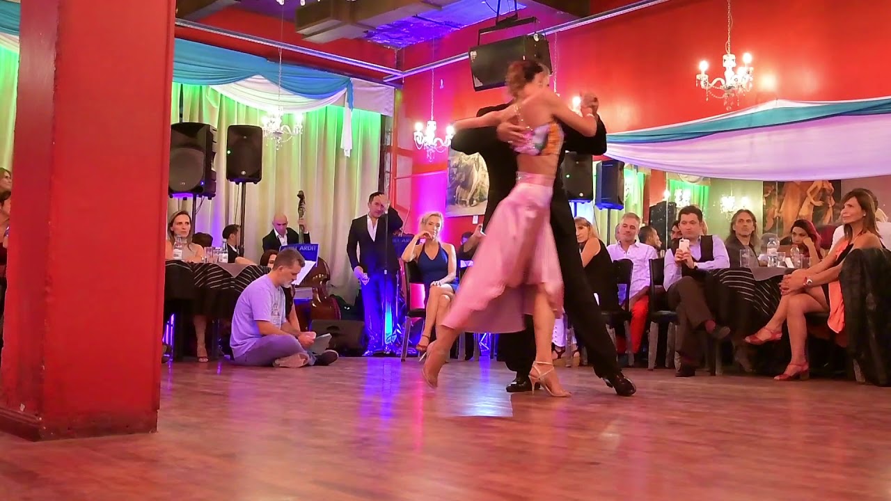 Ariel Ardit con Julio Balmaceda y Virginia Vasconi en Porteño y Bailarin-  Tu