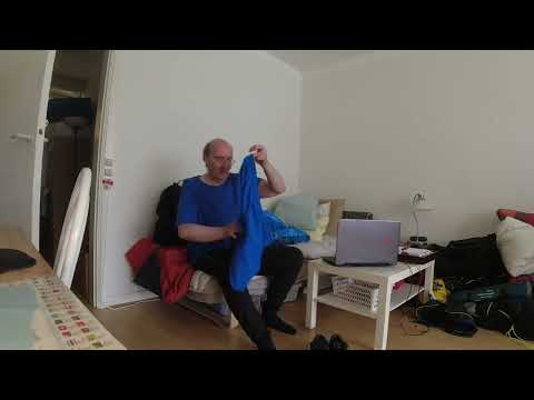 MongoTV_12649 - Cykler Til NETTO Lørdag Eftermiddag og Køber Pose SLIK og Henter RENT VASKETØJ