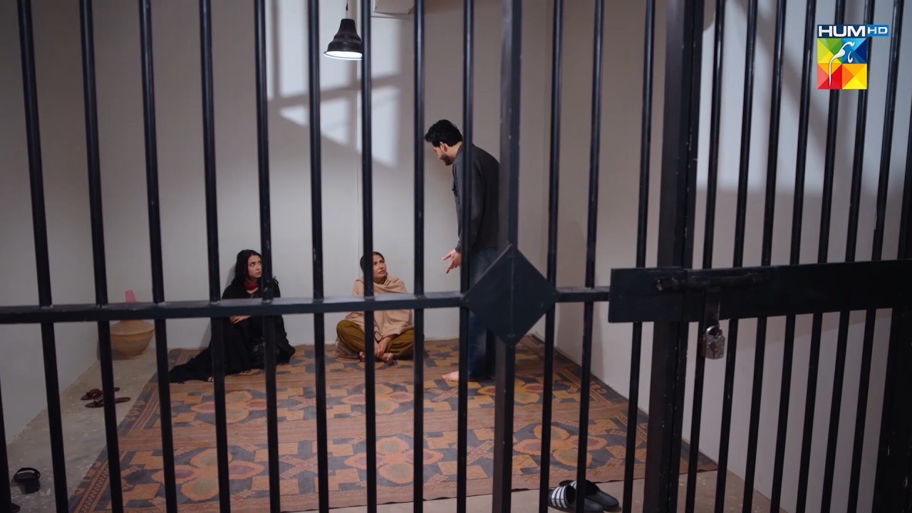 Saas Aur Shohar Ko Jail Ke Hawa Khela Di..!!🤣 #hinatariq - Aye Dil Aazma Nahin - HUM TV