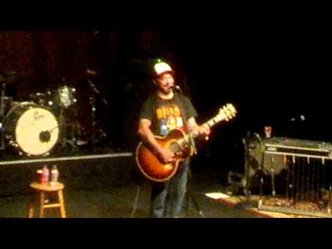 Aaron Lewis - Outside (live in Sioux Falls)