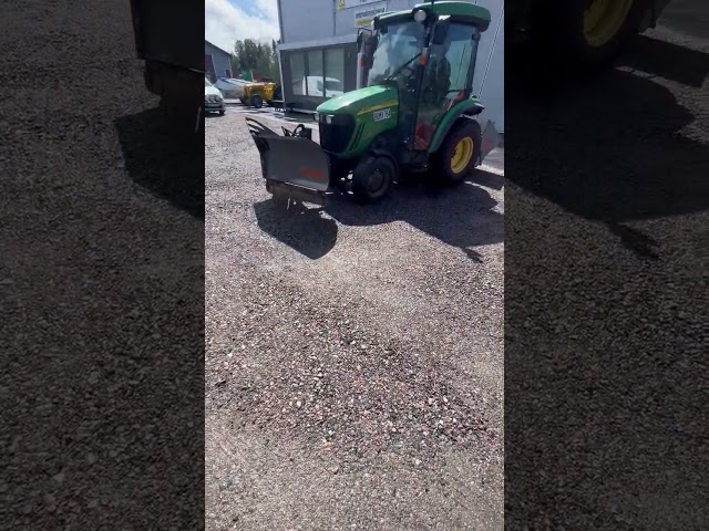 1210885 John Deere 3720 with snow equipment 2009