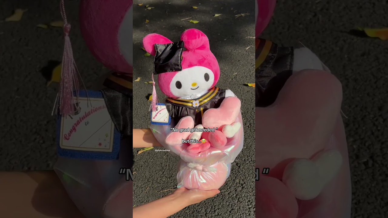 the cutest graduation plush bouquet ever 🎓💐🧸 #hellokitty #sanrio #graduation