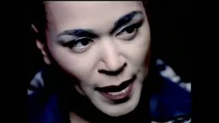 Caroline Henderson - Kiss Me Kiss Me (HQ)