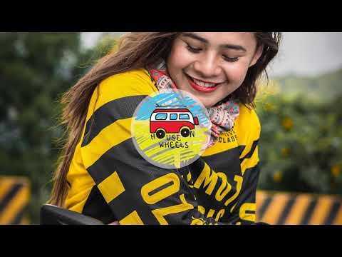 blanc - Premiere: PAX - Movin Ft. Michelle Weeks (Radio Edit) [Cr2 Records] | House On Wheels 🚌