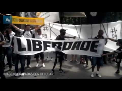 Torcedores do Corinthians pedem liberdade dos 12 presos na Bolívia