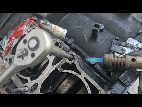 10 SACAR LOS 3 ESPARRAGOS MOTOR ROTOS CON TALADRO Y SOPLETE YAMAHA RD350