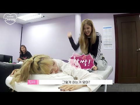 ChaeLisa Give Massage To Each Other | Rosé Lisa BLACKPINK DIARIES Ep. 6