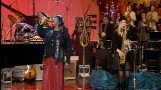 Dave Swift on Bass with Jools Holland backing Ruby Turner "Blowin' In The Wind"