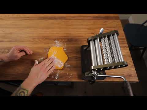 Pasta Masterclass - How to roll pasta with a pasta machine by Mateo Zielonka