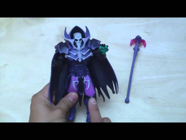 Vídeo relacionado con Masters of the Universe He-Man Classics Action Figure The Faceless One