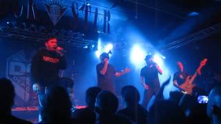 Def Con Dos - España es idiota (RockStar Barakaldo 06/04/2013)