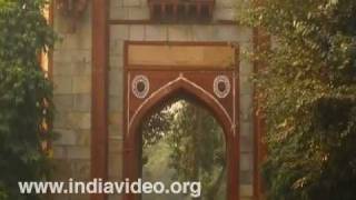 Entering Humayun's Tomb 