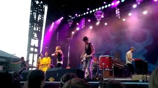 Brandi Carlile featuring Holly Laessig and Jess Wolfe- Girls Just Wanna Have Fun