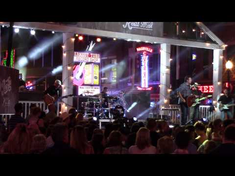 Boys Round Here by Blake Shelton Live from CMT Nashville, TN
