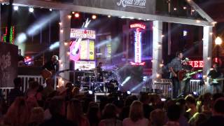 Boys Round Here by Blake Shelton Live from CMT Nashville, TN