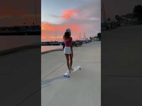The perfect summer evening 😍🌅 #longboard #longboarding #sunset #sunsetlover #girlpowervideo #girl