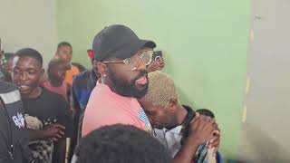 Fui a igreja na CAOP C buscar o Litilson para o SOS no Fly Podcast hoje!