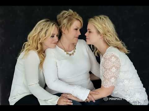 🔥💋 Three women, one unforgettable kiss! 😘✨ Love and connection have no age! 💖 Thanks for suport me 💋