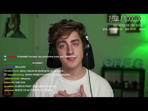 Danny Gonzalez Twitch stream 2021.05.10 - chat teaches me how to play minecraft