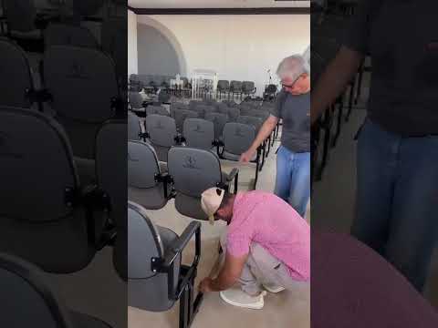 Poltronas personalizadas na Assembleia de Deus São Simão (GO)! 🚚✨