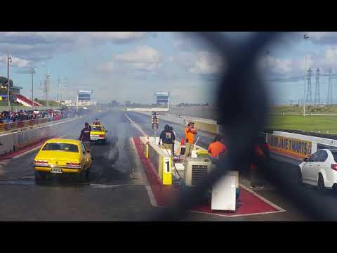 Calder Park Drag Racing - Holden VL loses control and smashes into the walls at high speed (1/7/18)