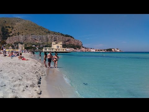 Mondello PALERMO 15/04/2017 Монделло ПАЛЕРМО пляжи весной