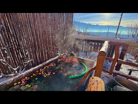 ПЕРВАЯ В МИРЕ ТЕАТРАЛЬНАЯ БАНЯ, ХОЛОДЕЦ, БОРЩ, ПИРОЖКИ С КАРТОШКОЙ, ГОРЫ, ДЕВОЧКИ