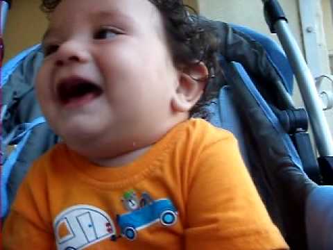 IGOR SAÚL...jugando con mami....