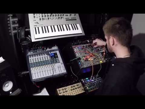 Jam 003 // Folded sine wave sequenced by Stillson Hammer mk2