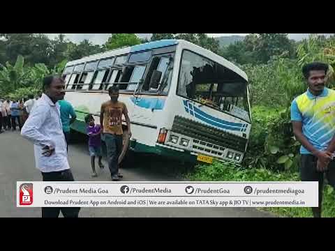 BUS DODGES SPEEDING CAR AT CANACONA, FALLS AT ROADSIDE | Prudent Media Goa